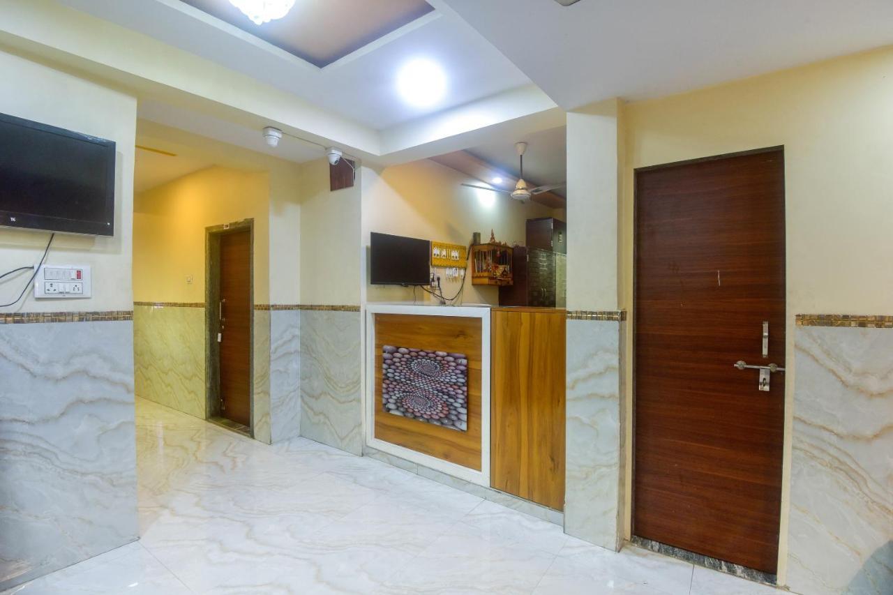 Oyo 60773 Ruchita Loadging & Boarding Hotel Мумбай Екстериор снимка