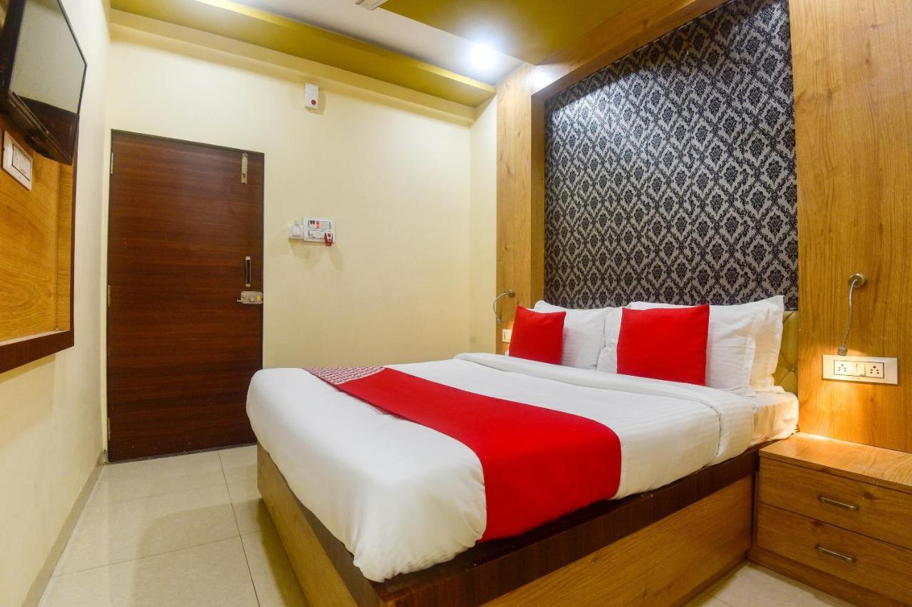 Oyo 60773 Ruchita Loadging & Boarding Hotel Мумбай Екстериор снимка