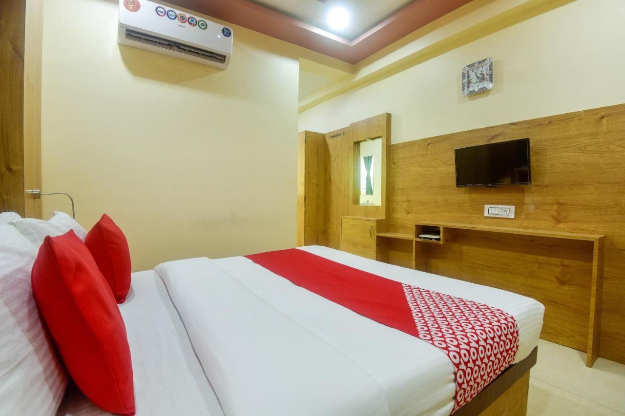 Oyo 60773 Ruchita Loadging & Boarding Hotel Мумбай Екстериор снимка